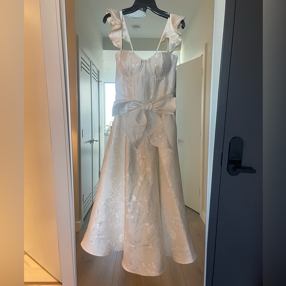 V Chapman Vera Satin Ruffled Sleeve Bustier Dress | Size 6 - Picture 5 of 6